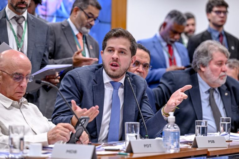 Câmara aprova salário-paternidade e amplia gradualmente a licença para 20 dias