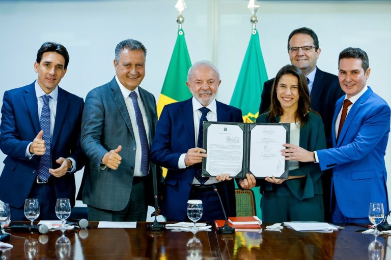 Lula e Raquel liberam investimentos que viabilizam concessão do Metrô do Recife