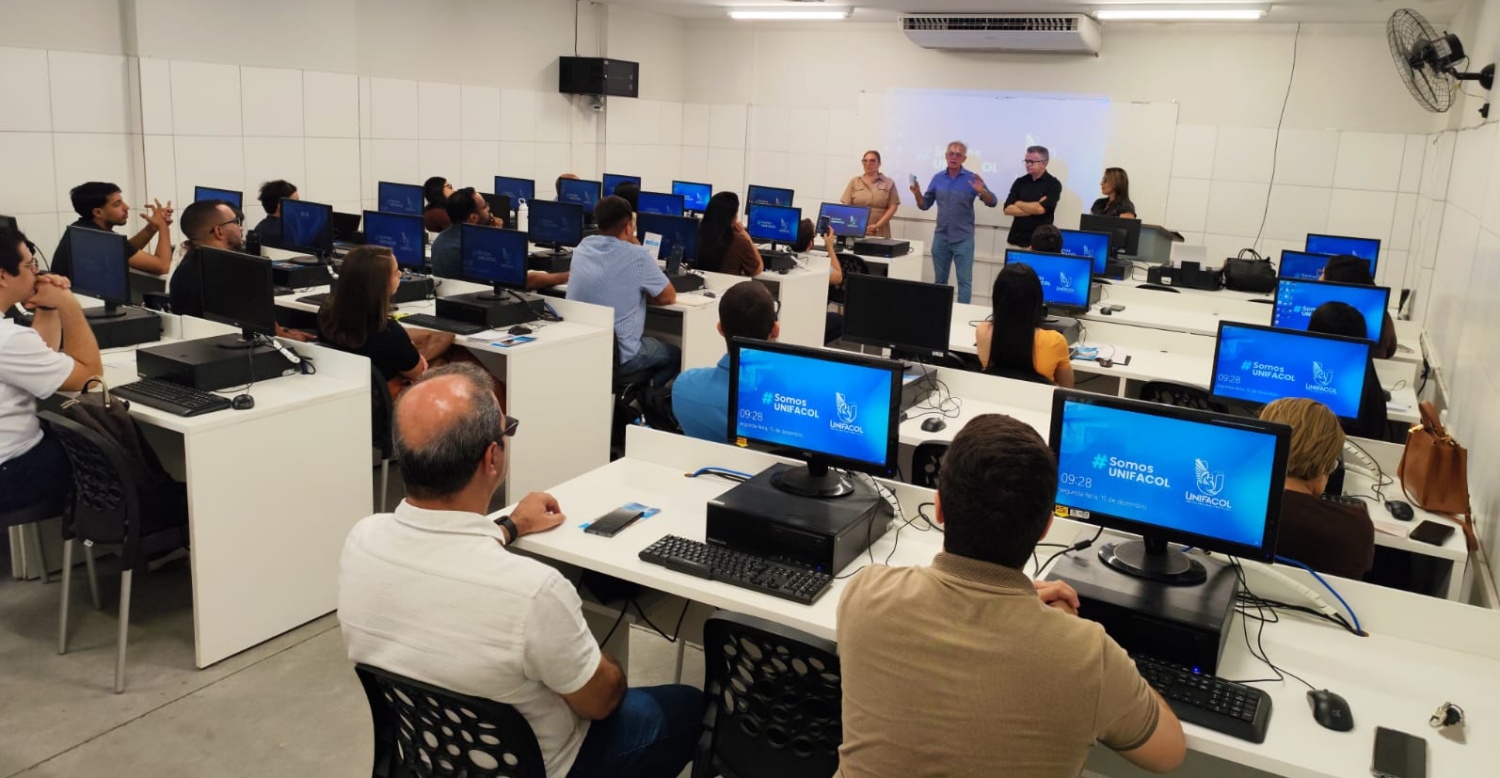 Vitória de Santo Antão capacita servidores para implantação do Sistema Eletrônico de Informações (SEI)