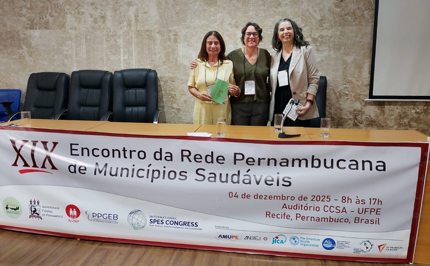 Livro destaca experiências de Sairé, Feira Nova e atuação da Amupe