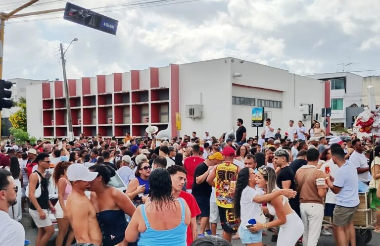 Pré-Carnaval agita Vitória de Santo Antão com blocos de rua, orquestras e milhares de foliões