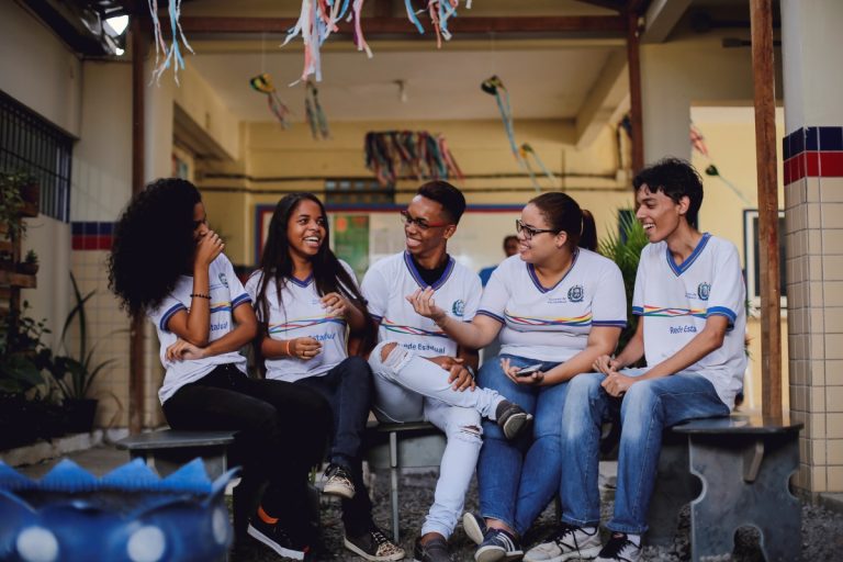 Estudantes da rede estadual recebem pagamento do Pix Tênis
