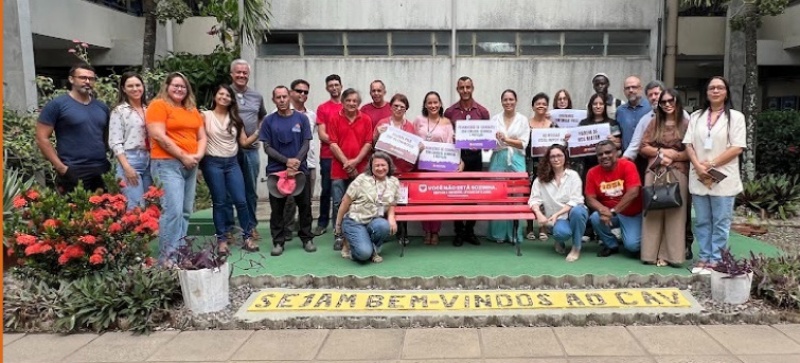 Adufepe também instala Banco Vermelho na UFPE Vitória como símbolo de combate à violência contra a mulher