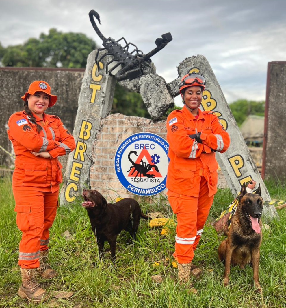 Cachorreiras do Corpo de Bombeiros de Pernambuco reforçam presença feminina em operações de busca e salvamento