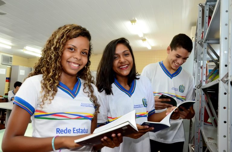 Pernambuco oferta mais de 17 mil vagas em cursos gratuitos de tecnologia para estudantes do ensino médio e da EJA