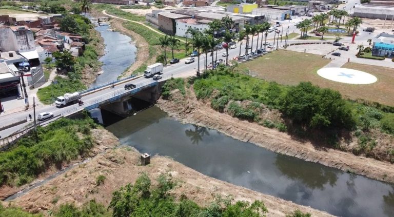 Prefeito em Exercício de Vitória, Professor Edmo, cobra informações sobre esgoto despejado no Rio Tapacurá