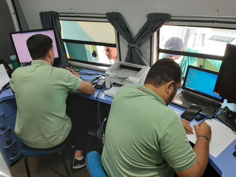 Neoenergia com unidade móvel em Feira Nova com serviços e benefícios sociais
