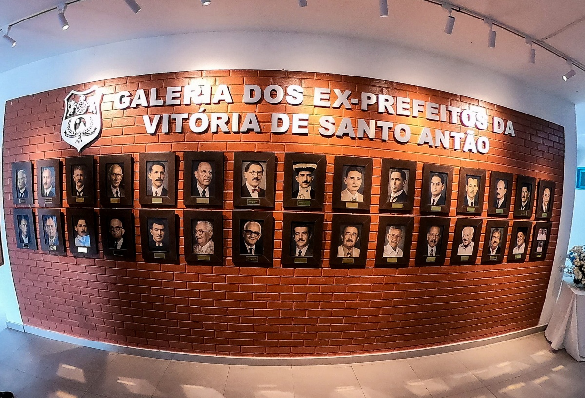 Galeria de ex-prefeitos, portal de turismo e atendente virtual inteligente são implantados em Vitória