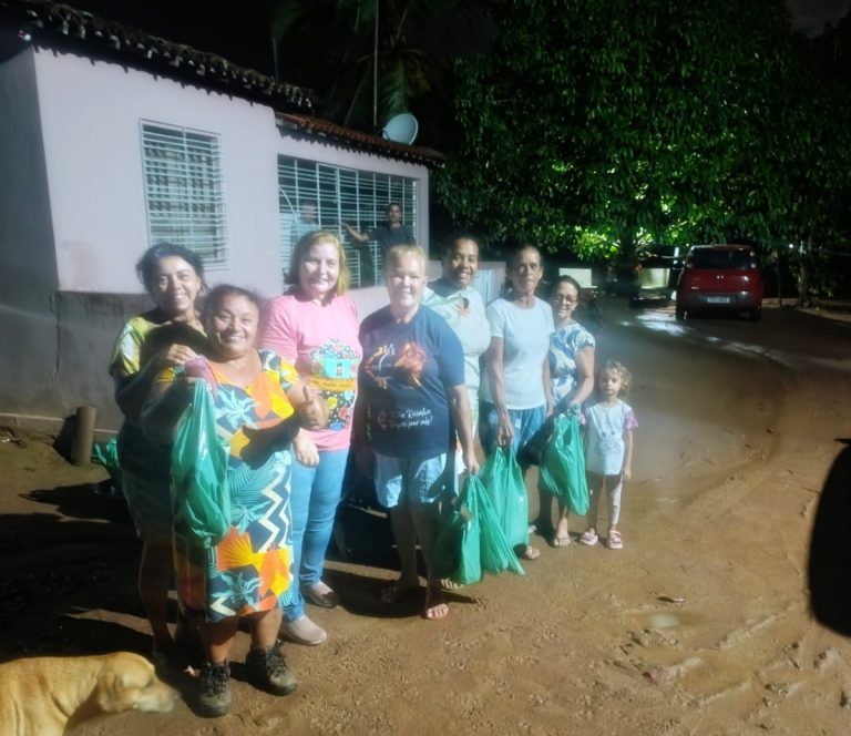 Adriana Paes mantém tradição e realiza entrega de peixes da Semana Santa em Glória do Goitá