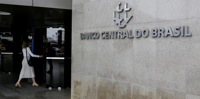 Juros pressionam a dívida mais que gastos públicos, dizem economistas