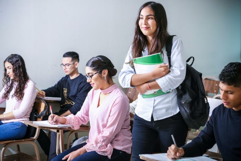 Plataforma lança cursos gratuitos e online para concurseiros