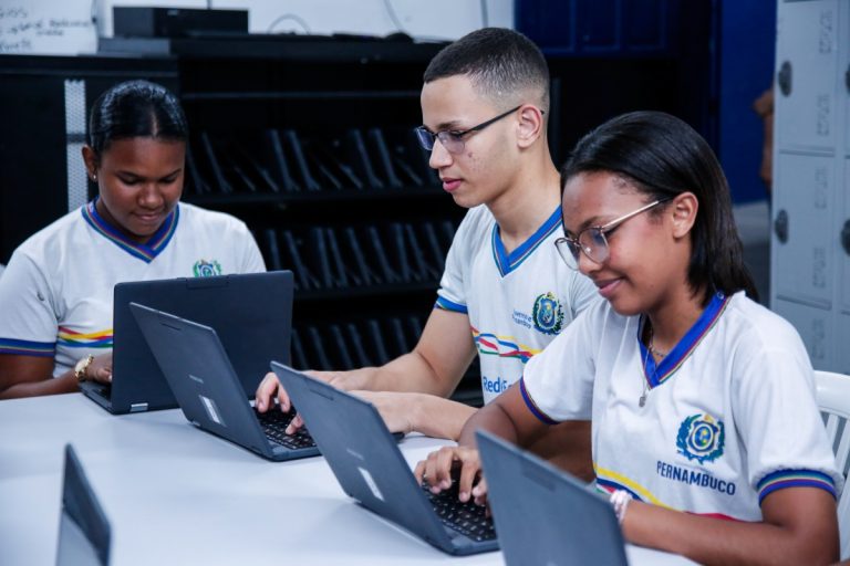 Pernambuco implementa Currículo da Educação Digital e Midiática