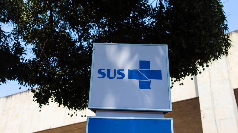 Metade dos municípios administra o SUS no escuro e 78% vivem em crise diária, revela estudo inédito