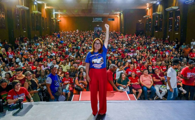 Governo de Pernambuco não se pronuncia sobre decisão do STF que beneficia professores, denuncia Ivete Caetano