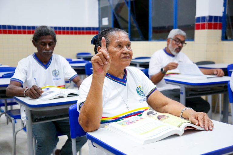 Matrícula da Educação de Jovens e Adultos segue até sexta (14) em Pernambuco