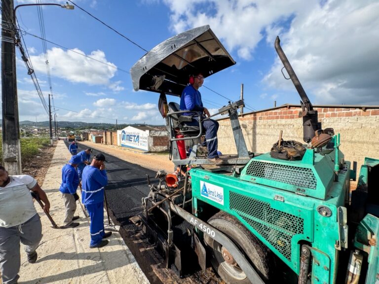 Prefeitura inicia capeamento de avenida e amplia pavimentação no Loteamento Conceição II