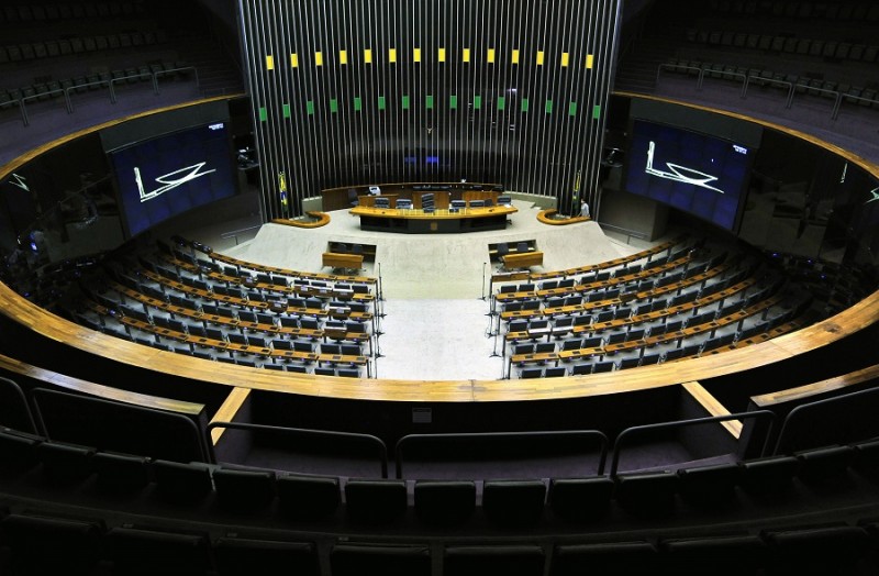 Câmara dos Deputados aprova projeto que permite descontar aluguel diretamente do salário