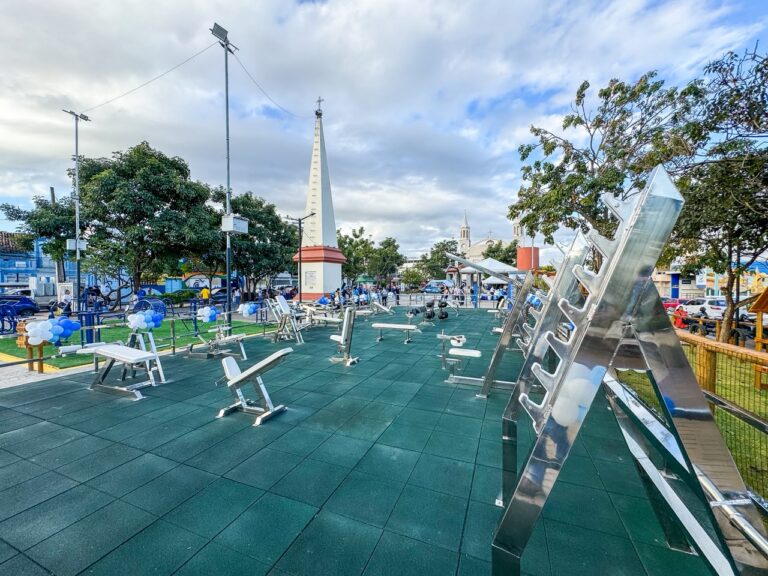 Academia Movimenta Vitória é inaugurada e Prefeito assina ordem de serviço para hospital