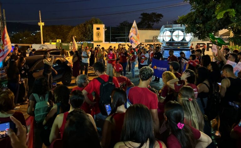 Estudantes da UFPE Vitória se mobilizam em defesa da Educação, da Soberania Nacional e da candidatura de Lula