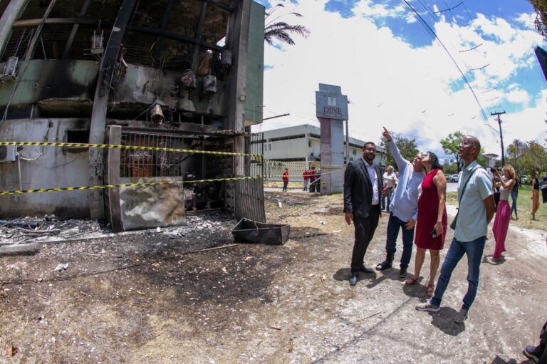 Na UFPE: ministra Luciana Santos anuncia R$ 40 milhões para repor equipamentos atingidos por incêndio